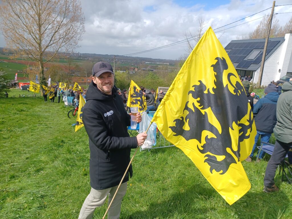 Membres du club Kerbarrés et VC Laillé sur les pavés du Tour des Flandre