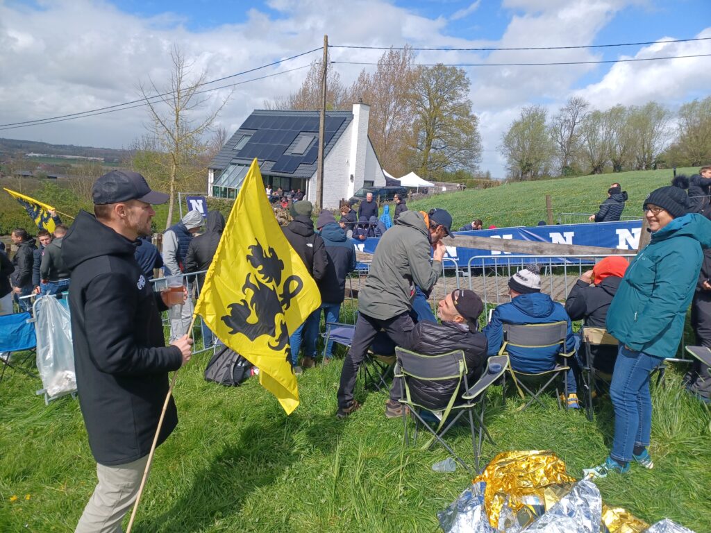 Membres du club Kerbarrés et VC Laillé sur les pavés du Tour des Flandre