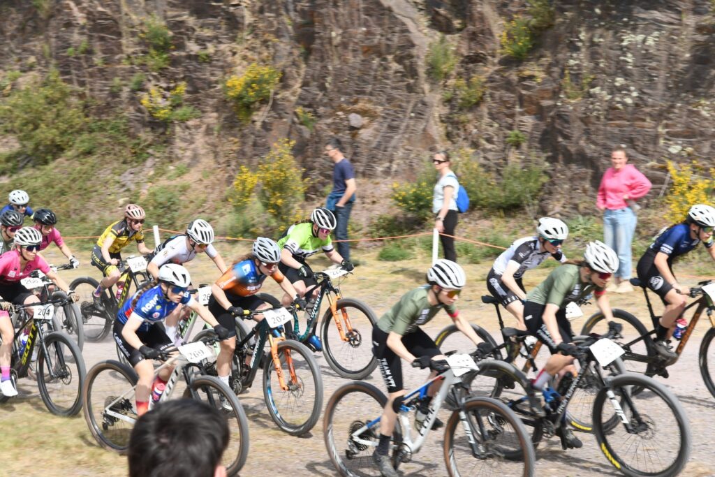 Départ ou regroupement des coureurs VTT Ker Barrés sur l’épreuve XC de Laillé.