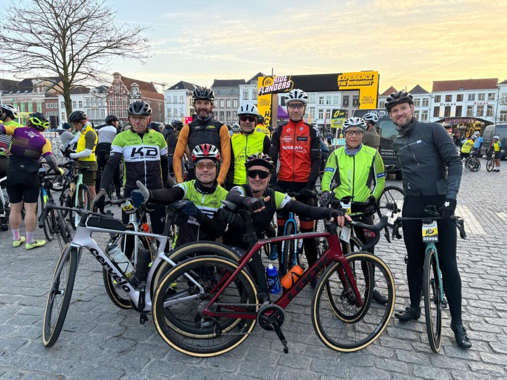 Membres du club Kerbarrés et VC Laillé sur les pavés du Tour des Flandre