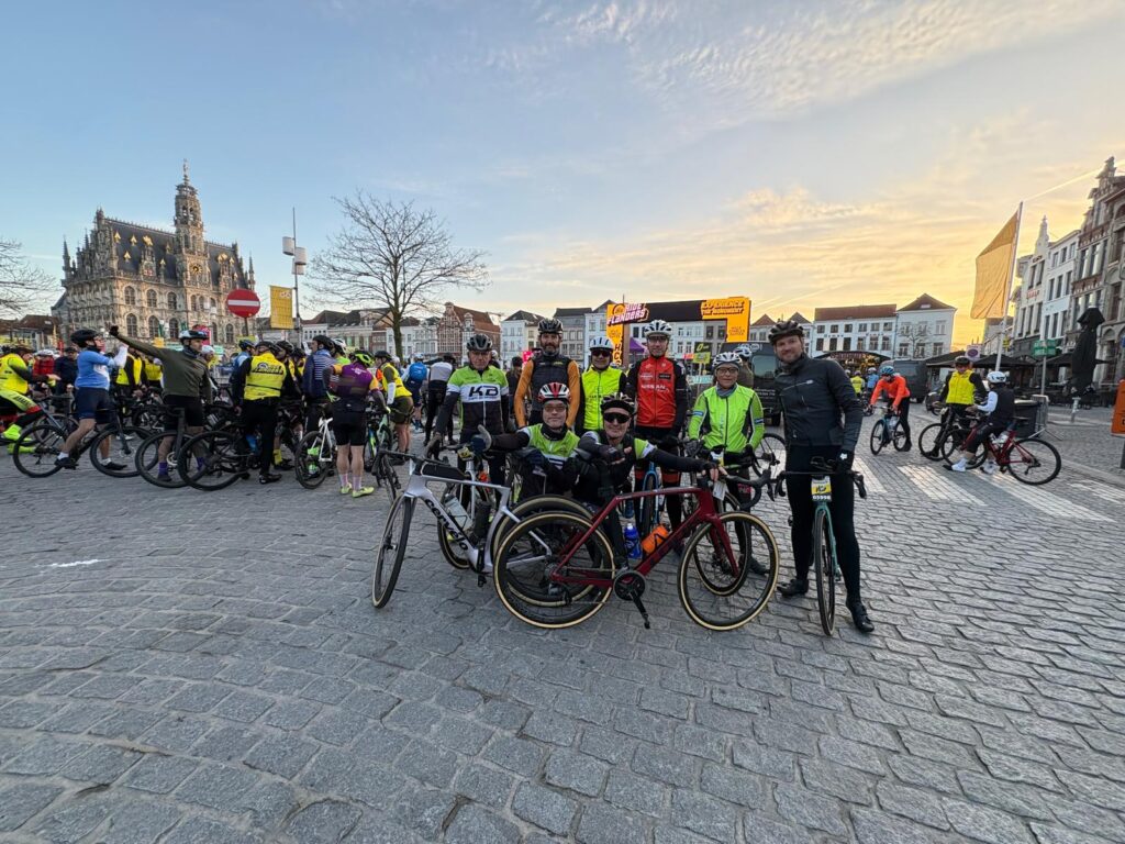 Membres du club Kerbarrés et VC Laillé sur les pavés du Tour des Flandre