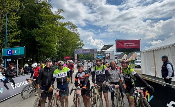 Des coureurs cycliste des Kerbarrés à la Tro Bo Léon 2026